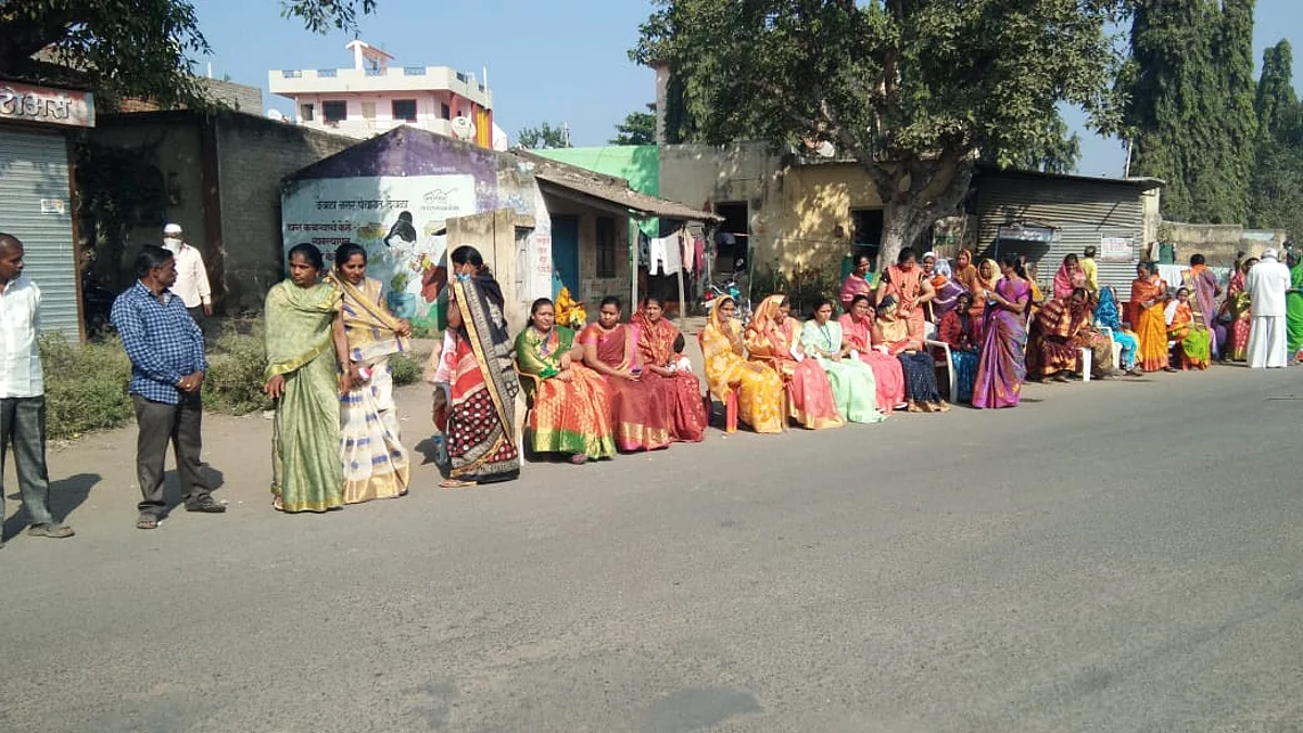 मतदानासाठी देवळ्यात रांगा; सकाळच्या सत्रात झाले 'इतके' मतदान