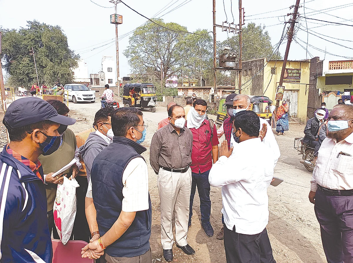 अतिक्रमण कारवाईसाठी मनपा आयुक्त रस्त्यावर