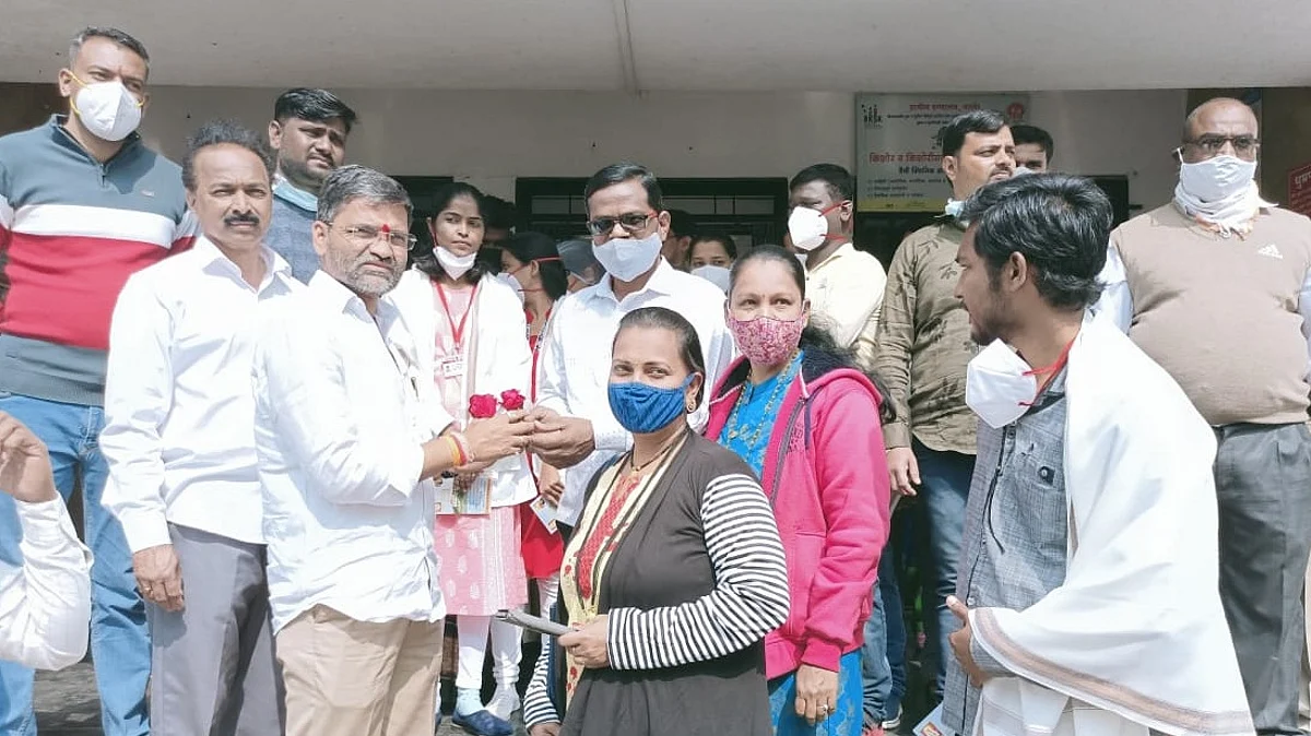 टाकळीढोकेश्वर विद्यालयातील 16 जणांची करोनावर मात