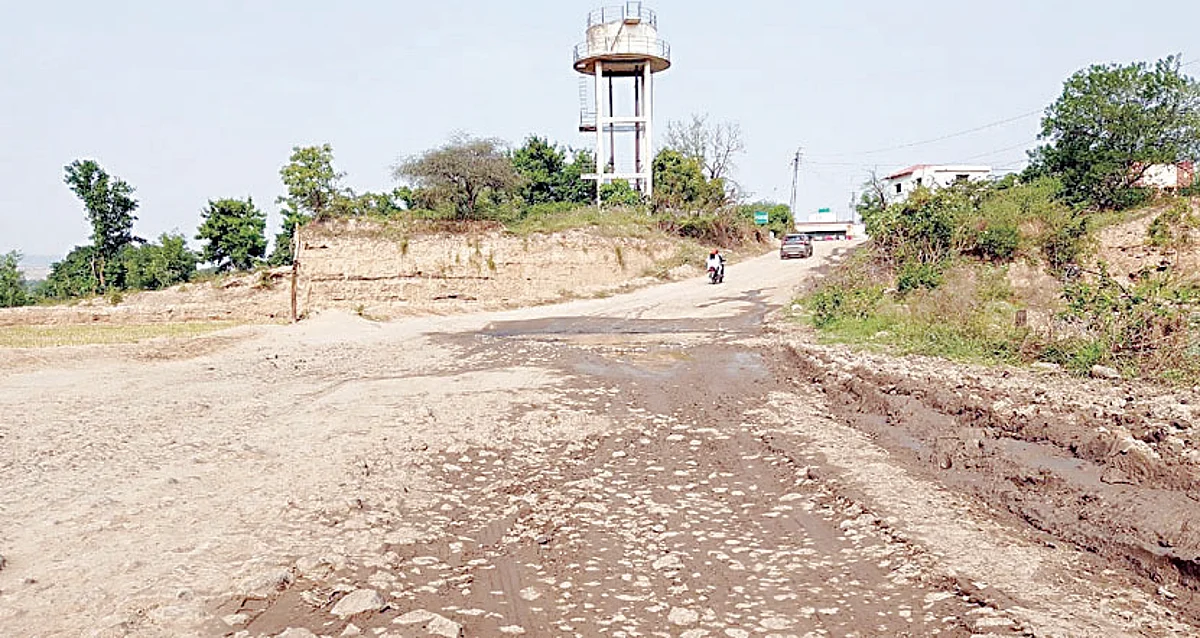 दापूर ते भोजापूर रस्तावर अपघातात वाढ
