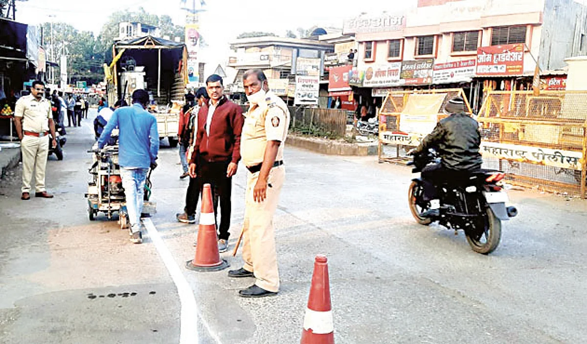 वाहतूक नियम मोडणार्यांवर कारवाई : वाघ