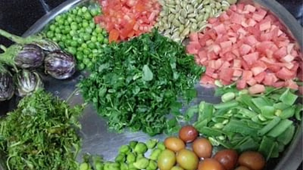 भोगीच्या भाज्या शंभरीपार