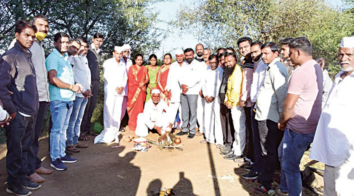 लासलगाव रेल्वे स्टेशन रस्ता कामाचा शुभारंभ