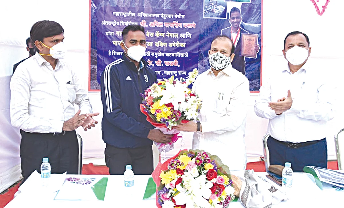 अमेरिकेतील माऊंट एकांकगुआ शिखर चढाईसाठी गिर्यारोहक अनिल वसावे रवाना
