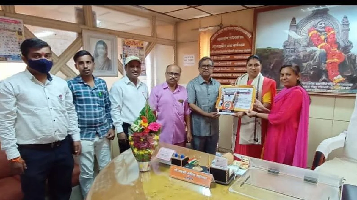 क्रांतिज्योती सावित्रीमातेच्या नावाचा पुरस्कार व्रतस्थ समाजकार्यासाठी चिरनुतन चैतन्य देणारा-महापौर जयश्री महाजन