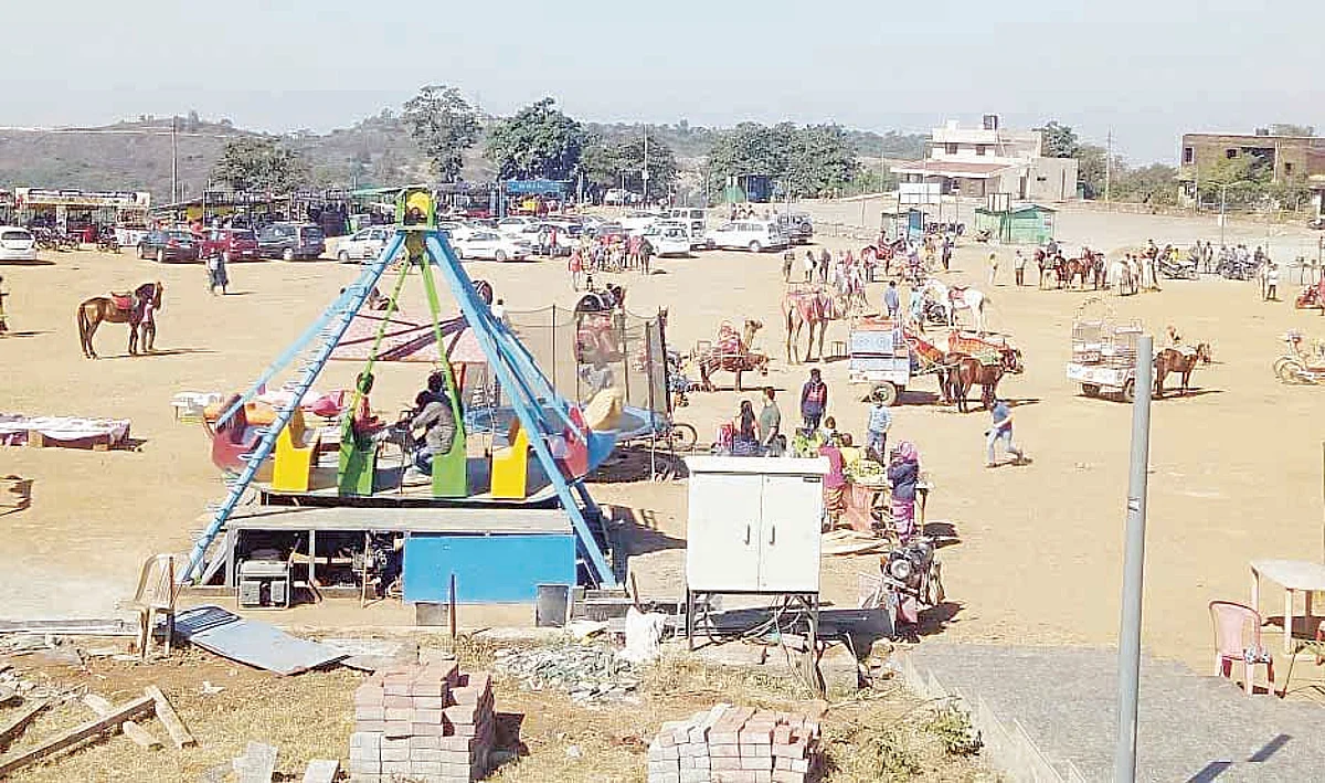 सापुतार्यात हिल स्टेशनला पर्यटकांची गर्दी