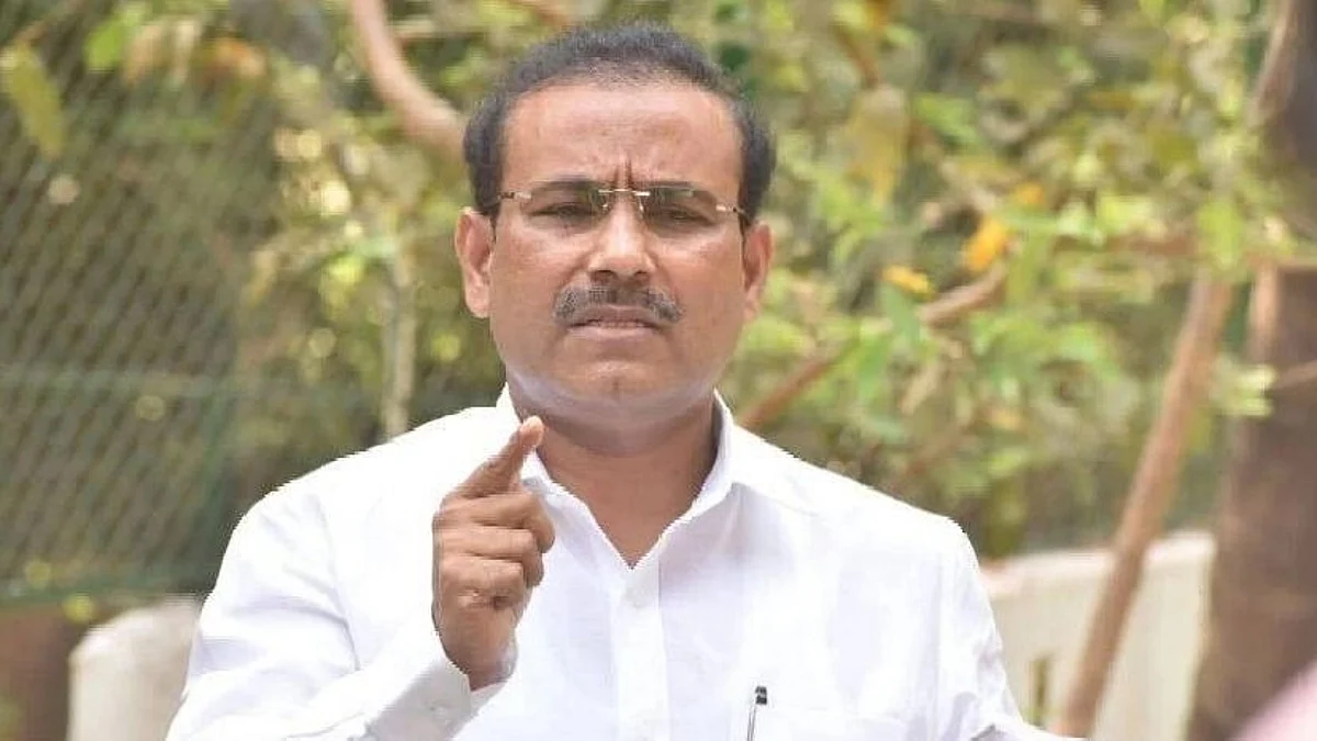 लोकल ट्रेन अथवा प्रवास बंदीचा विचार नाही