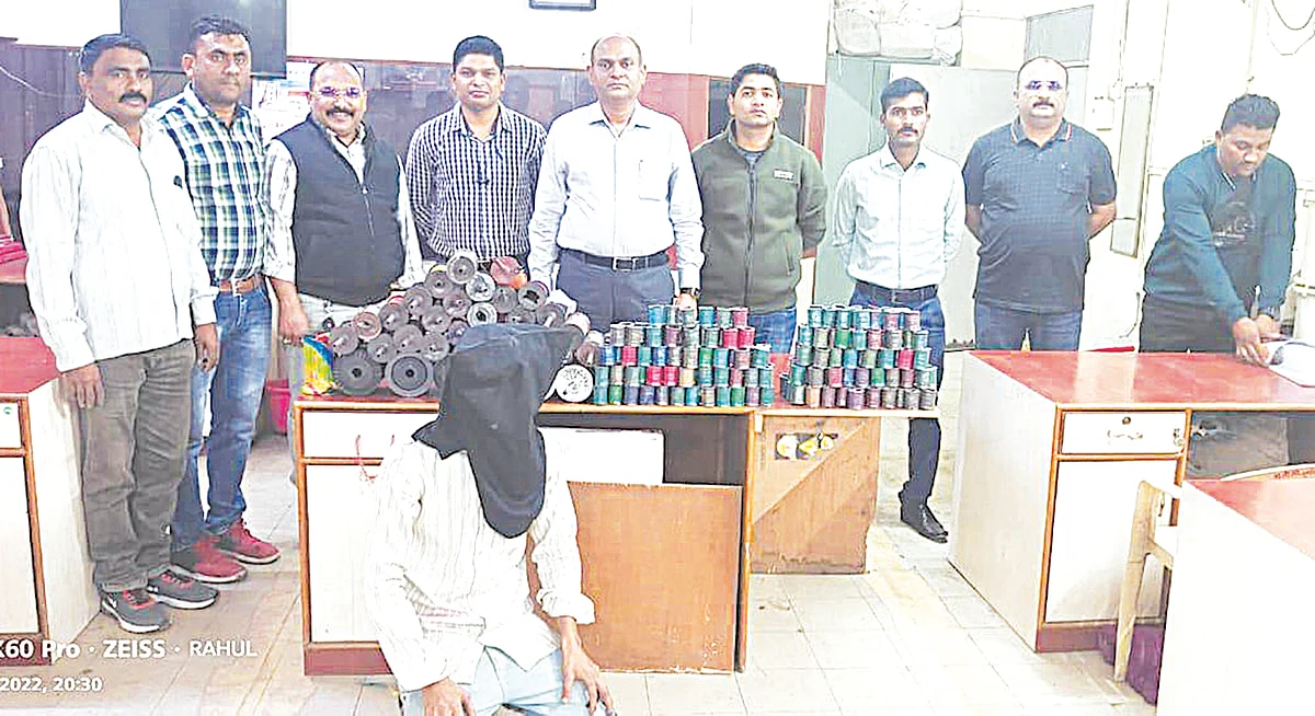 नायलॉन मांजा विक्रेत्याला अटक