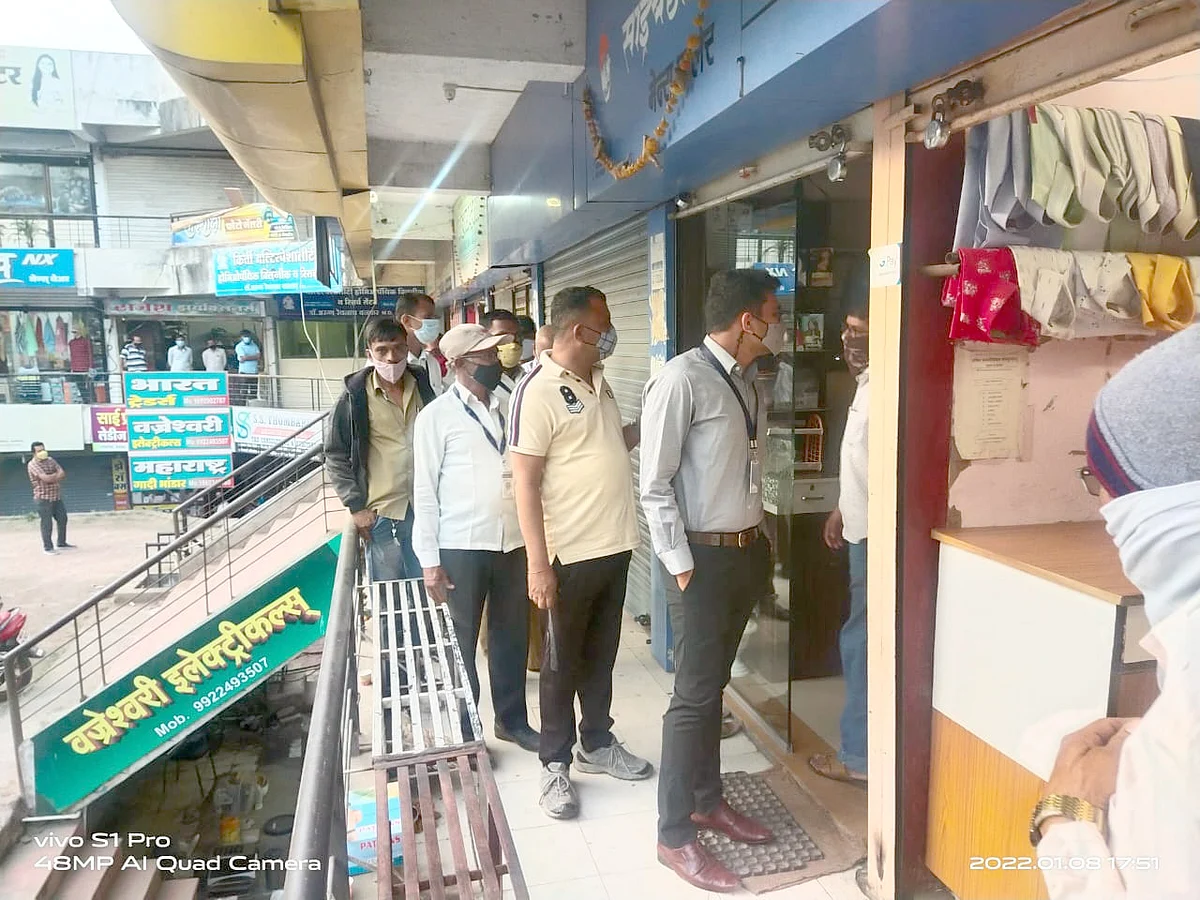 करोनाला रोखण्यासाठी दोन डोस घेणे व्यावसायिकांना बंधनकारक