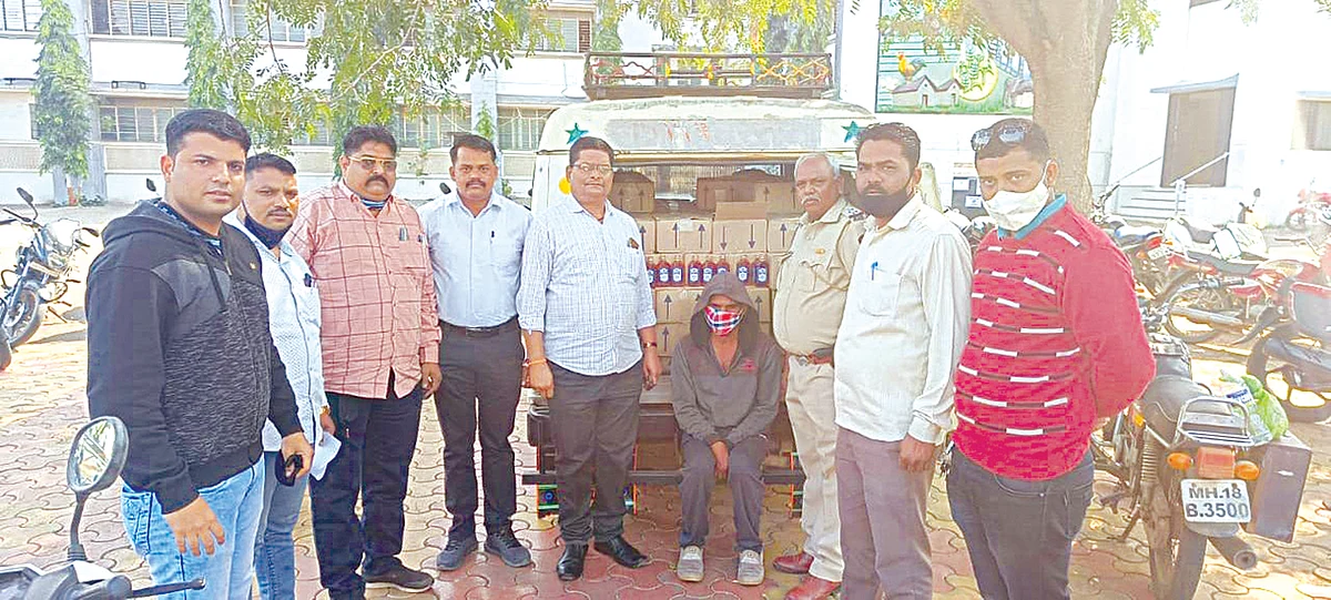 काठी येथे मद्याची चोरटी वाहतूक