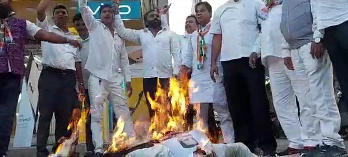 आंदोलन केल्याप्रकरणी कॉंग्रेस शहराध्यक्षांसह आठ कार्यकर्त्यांवर गुन्हा