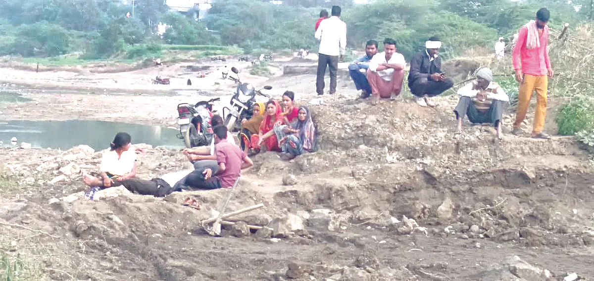 वाळू माफियांकडून शेतकर्याला बेशुद्ध होईपर्यंत मारहाण