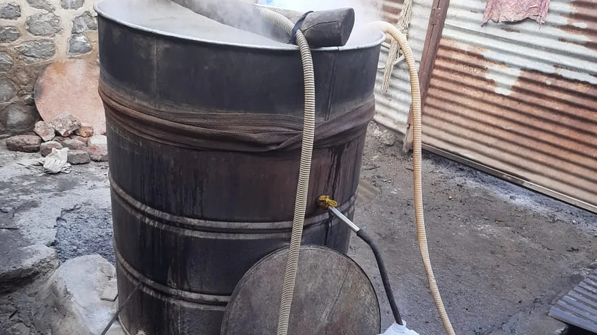 नेप्तीत हातभट्टी दारूची निर्मिती