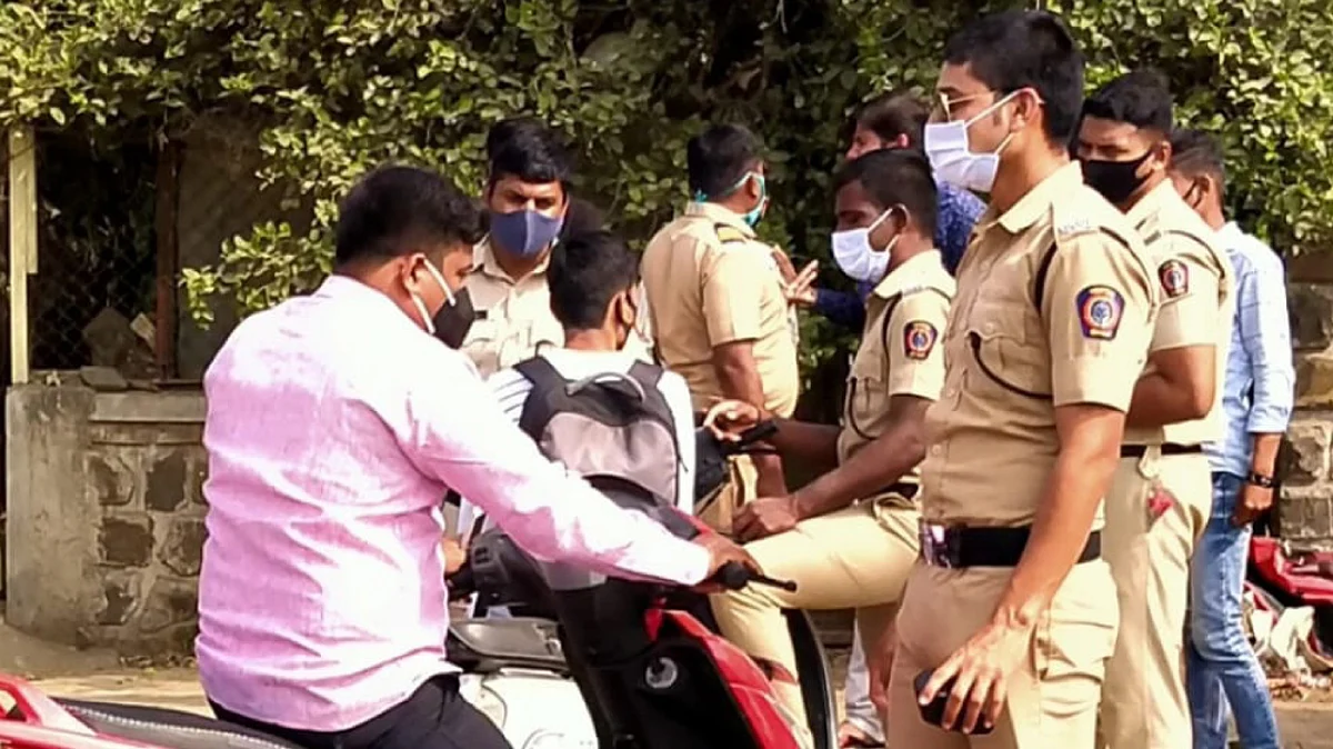 पोलिसांकडून विनामास्क कारवाईवर जोर