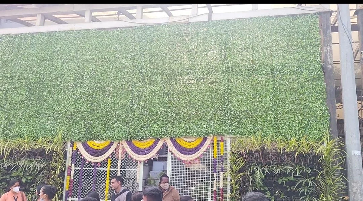 साई संस्थानच्या व्हीआयपी प्रवेशद्वारावरील गालीचे ठरताय आकर्षणाचा केंद्रबिंदू