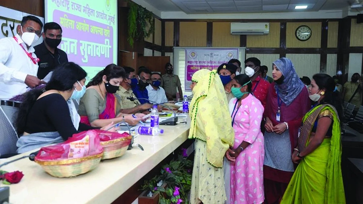जनसुनावणीतून पीडित महिलांना न्याय देण्याचा आयोगाचा प्रयत्न : रुपाली चाकणकर