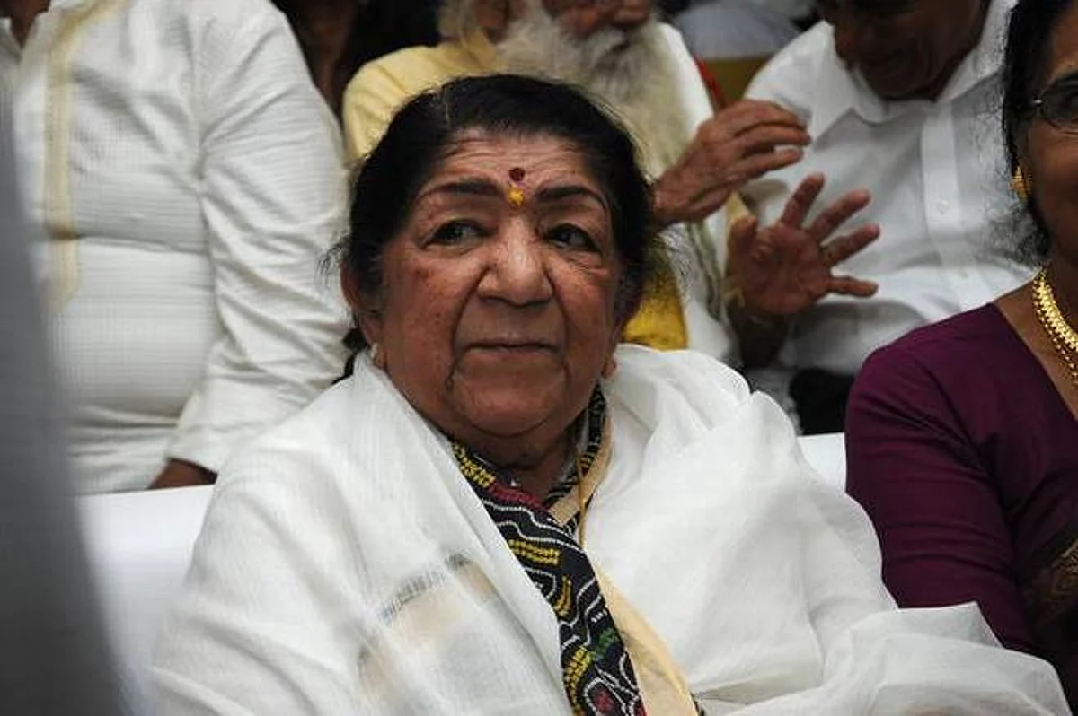 Lata Mangeshkar : लता दीदींना जेवणातून दिलं गेलं विष, तीन महिने सुरु होते उपचार
