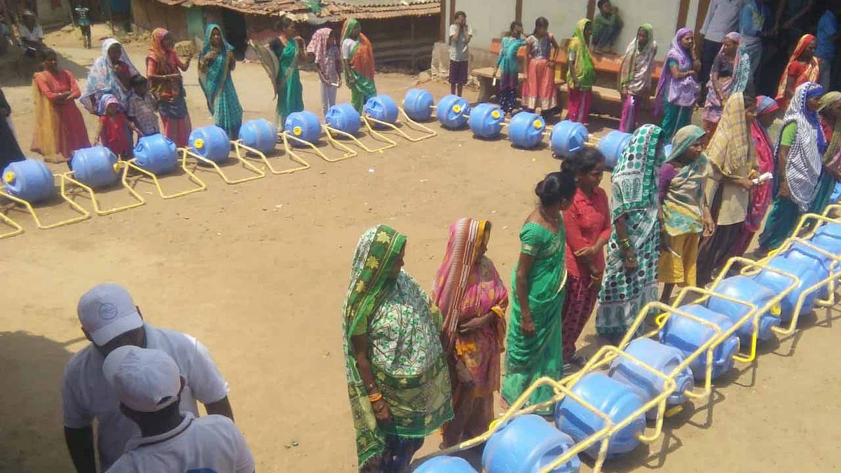 पाणी टंचाई भागात वॉटर व्हील ड्रमचे वाटप