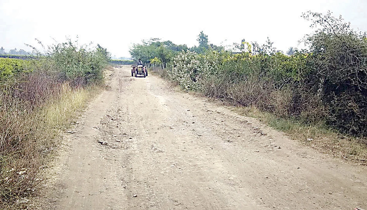 पंधरा वर्षांपासून रस्ता दुरुस्तीच्या प्रतीक्षेत