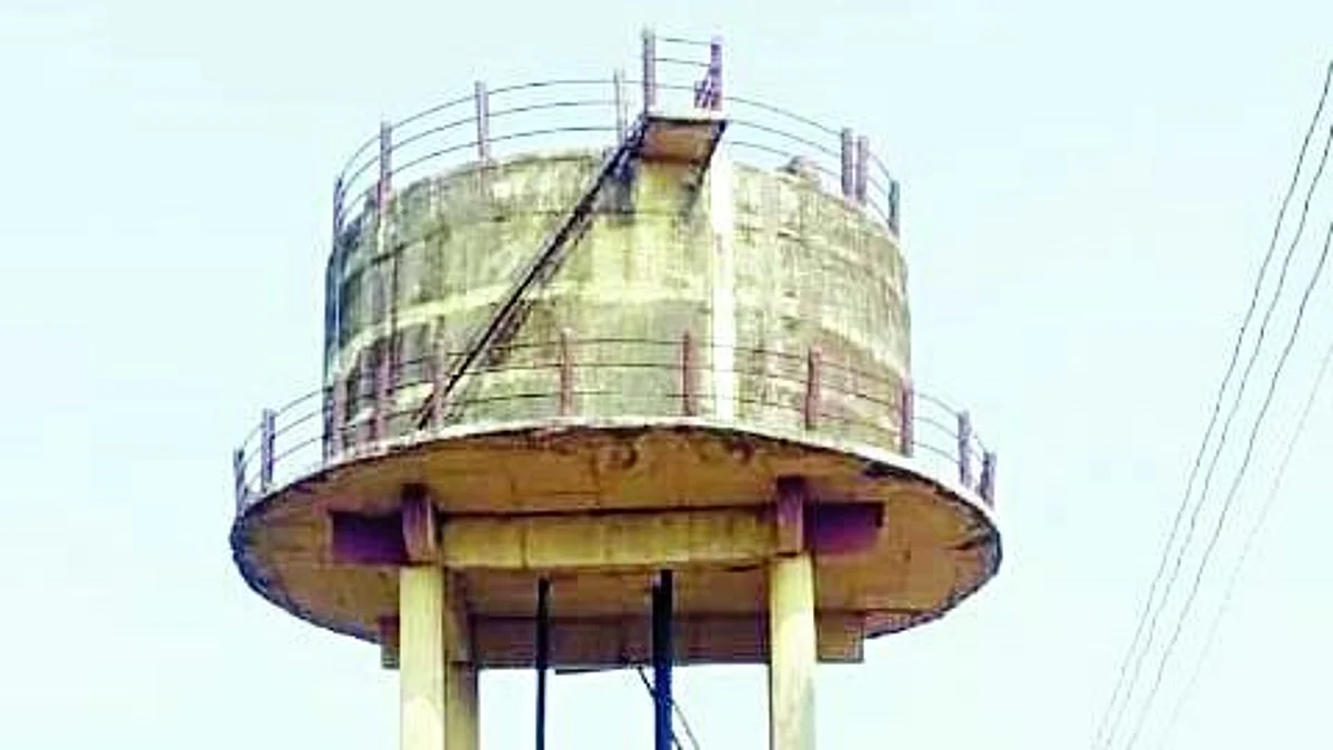 पाण्याच्या टाक्या बनल्या शोभेच्या वस्तू