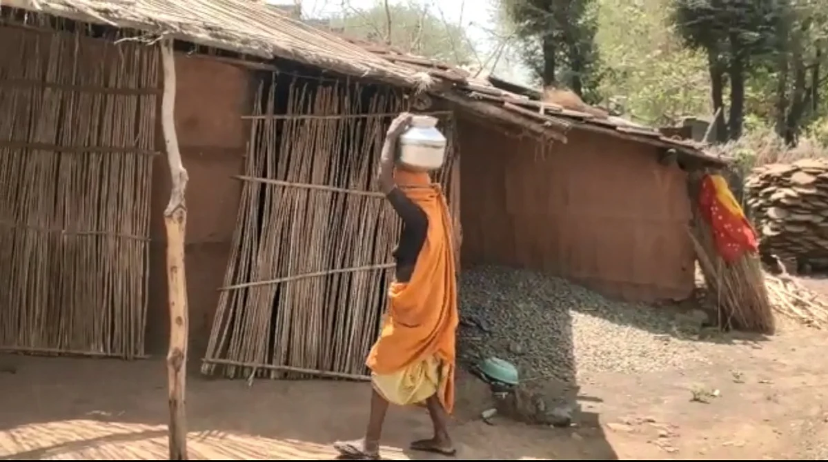 बंधारफळी गावाचे वीज कनेक्शन कट ; ग्रामस्थांची पाण्यासाठी भटकंती