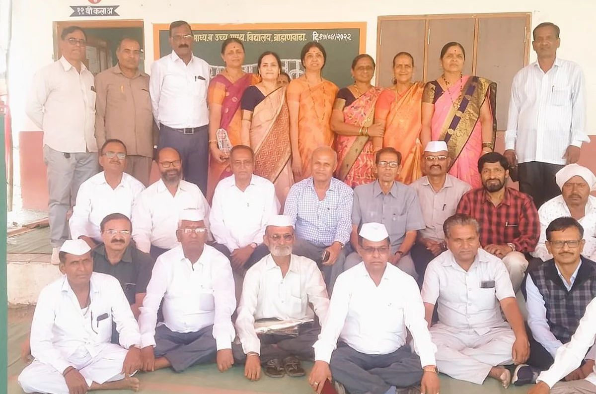 तब्बल 42 वर्षांच्या आठवणींना उजाळा