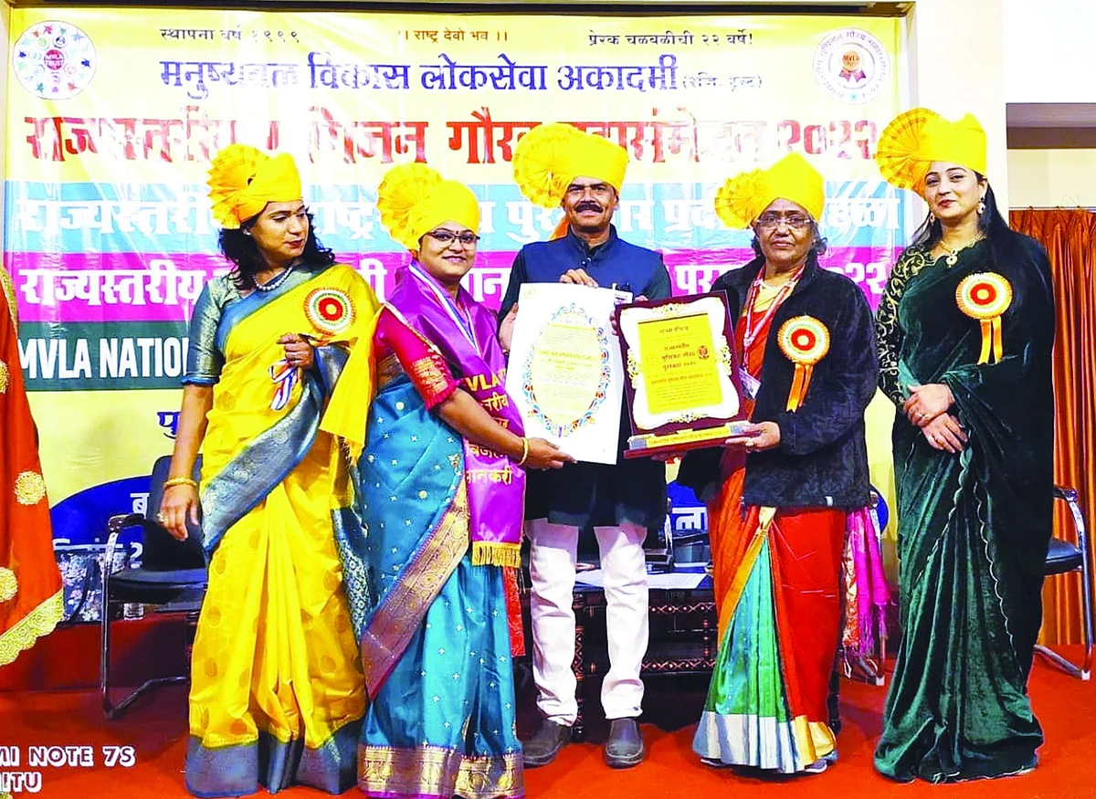 न्हावीच्या पल्लवी भारंबे राज्यस्तरीय आदर्श आरोग्यसेविका सेवारत्न पुरस्काराने सन्मानित