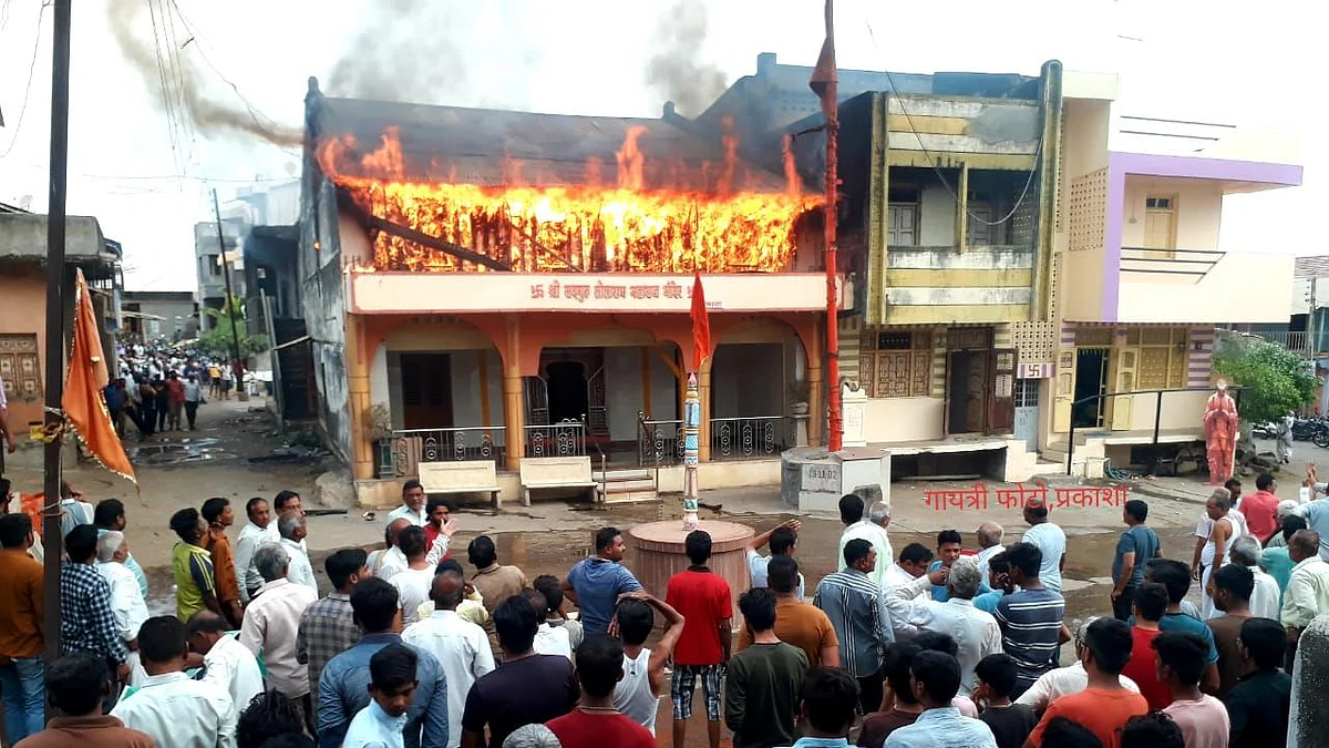 प्रकाशा येथील दोनशे वर्षे पुरातन सद्गुरु तोतराम महाराज मंदिरास लागली आग