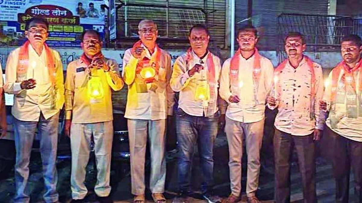 वीजटंचाई निषेधार्थ कंदील आंदोलन