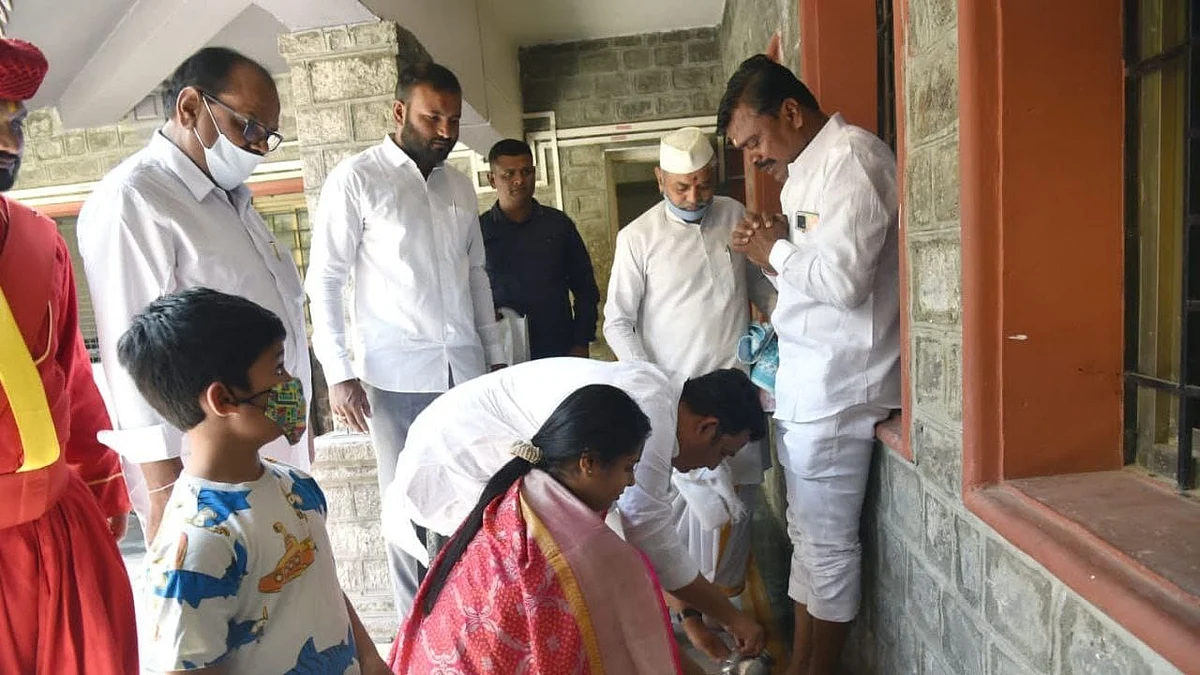 ना पदाचा गर्व, ना सत्तेचा अहंकार