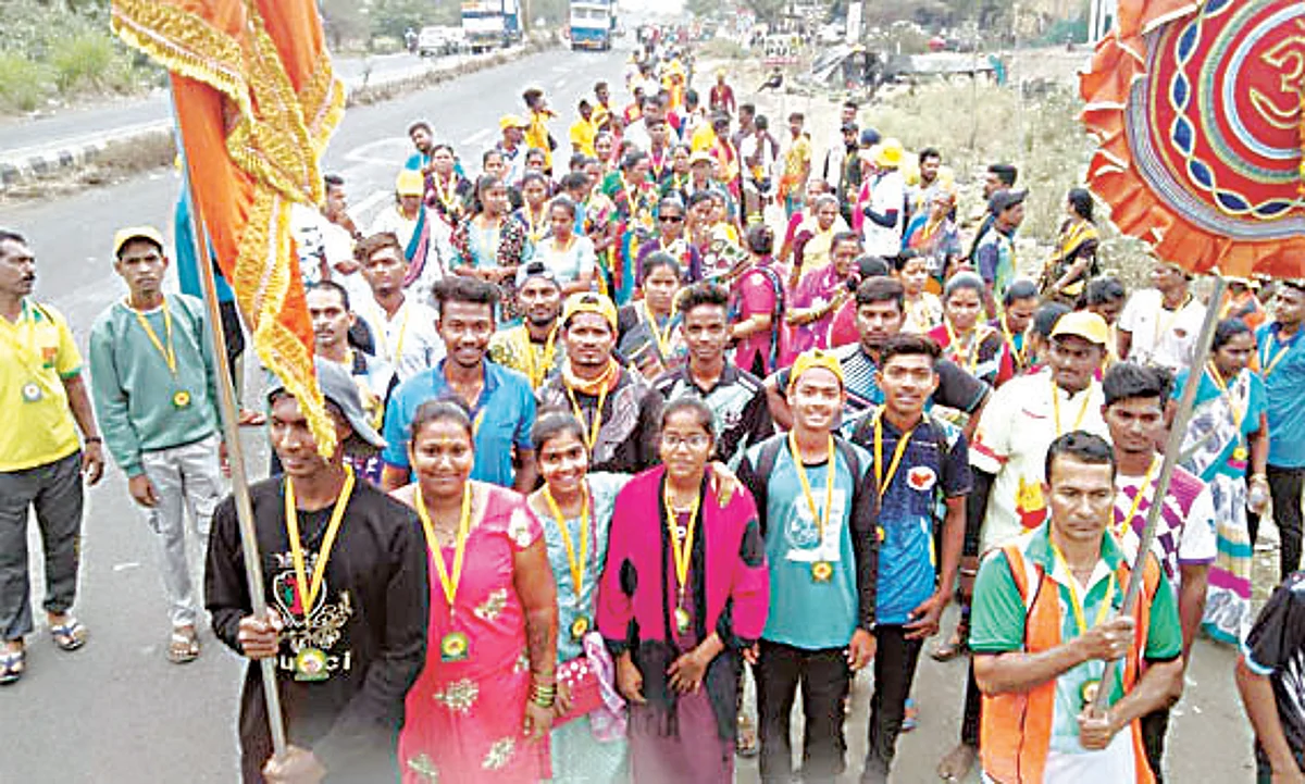 शिर्डी महामार्ग फुलला; रामनवमीसाठी साईभक्तांचे शिर्डीकडे प्रस्थान