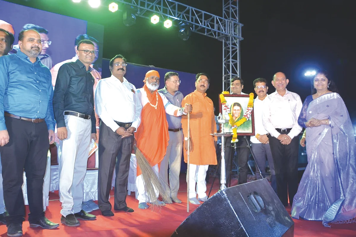 भरारी फाऊंडेशनच्या बहिणाबाई महोत्सवाचे थाटात उद्घाटन