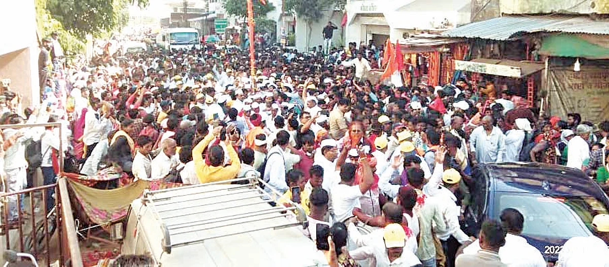 सप्तशृंग शिखरावर कीर्तीध्वज फडकला; चैत्रोत्सवात अखेरच्या दिवशी भाविकांचा उत्साह शिगेला