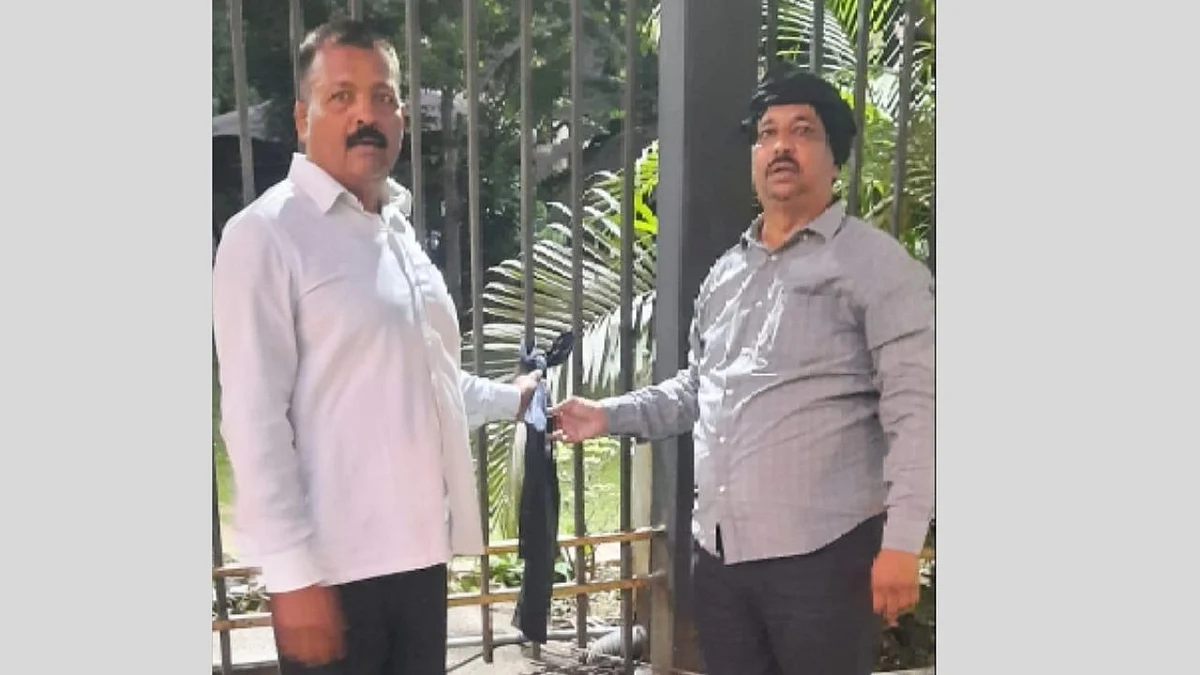 ...म्हणून त्यांनी मंत्रालयाच्या प्रवेशद्वारावर लावली काळी फीत