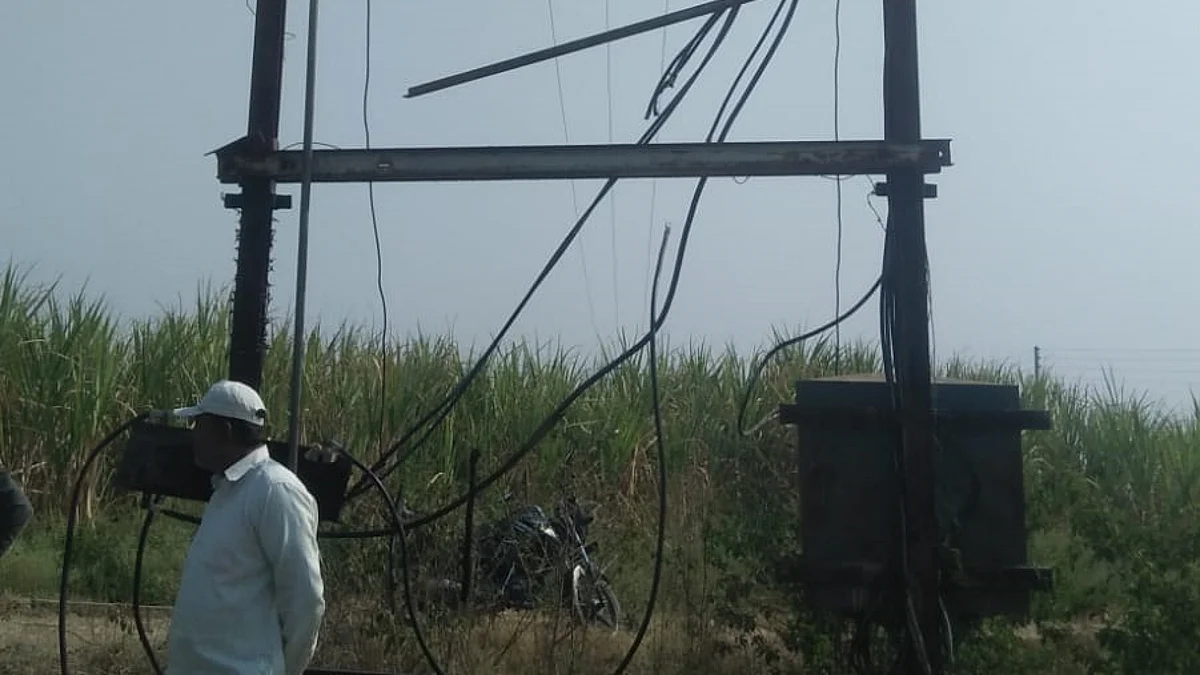 वडाळा महादेव येथे विजेच्या रोहित्राची चोरी