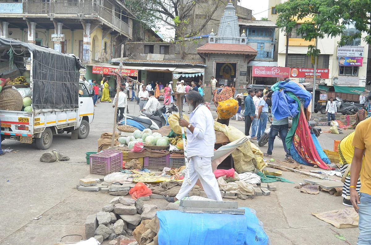 मनपा आयुक्तांचा दणका; गोदाघाटावर अतिक्रमण निर्मुलन मोहिम; पाहा फोटो