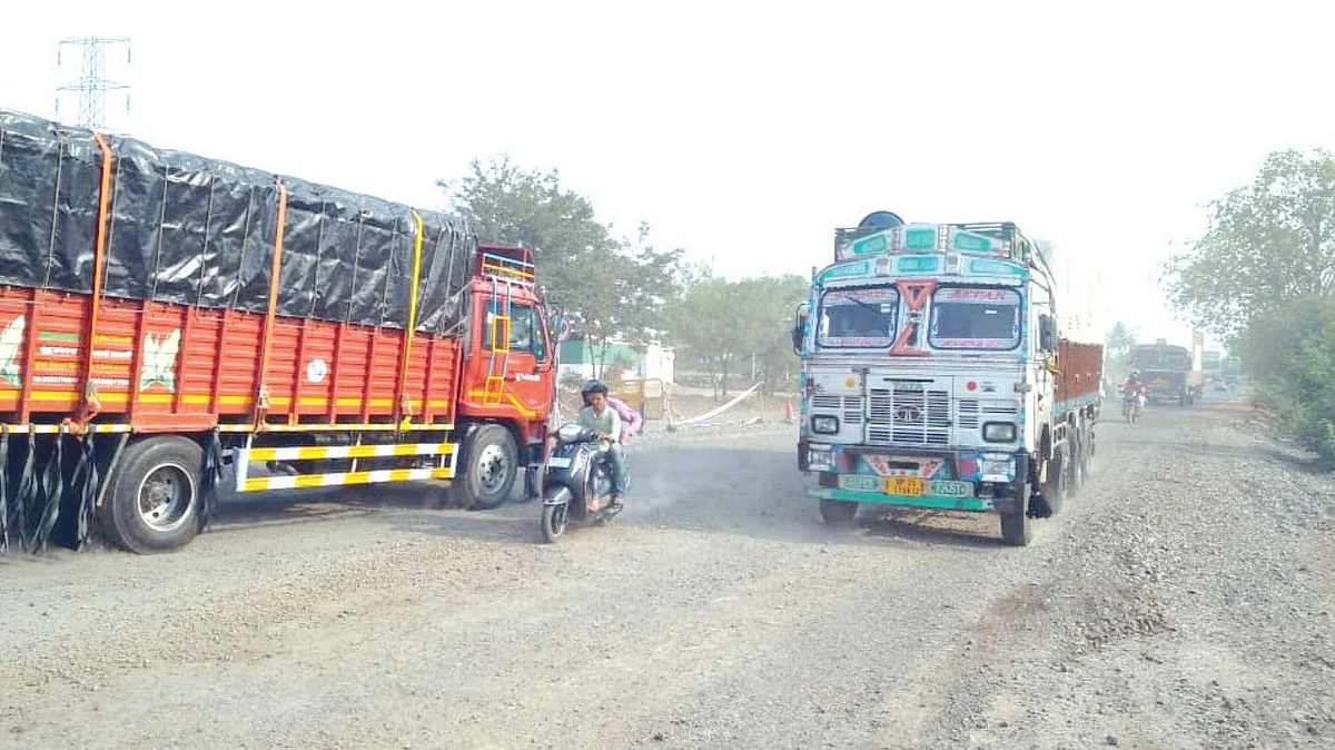 नगर-मनमाड रस्त्याचे काम कासवगतीने