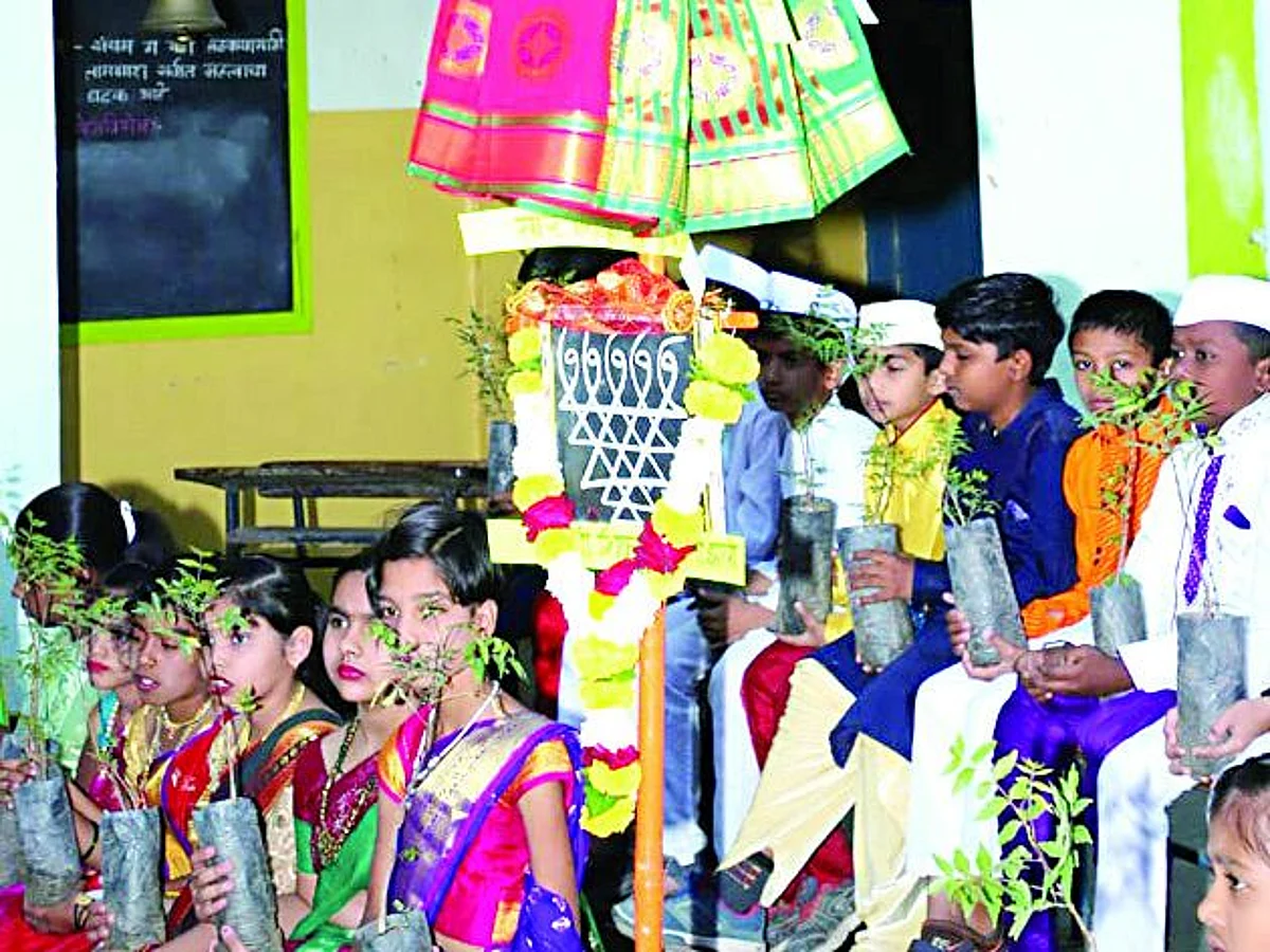 शैक्षणिक गुढीचे पूजन; कडुनिंब रोपांचे वाटप