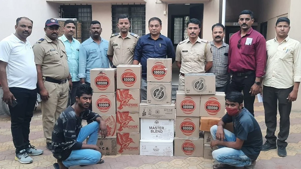 हॉटेलमध्ये दारुची चोरी करणारे दोघे जेरबंद