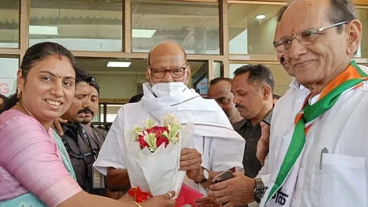 Photo खा.शरद पवार यांचे महापौर जयश्री महाजन यांनी केले स्वागत