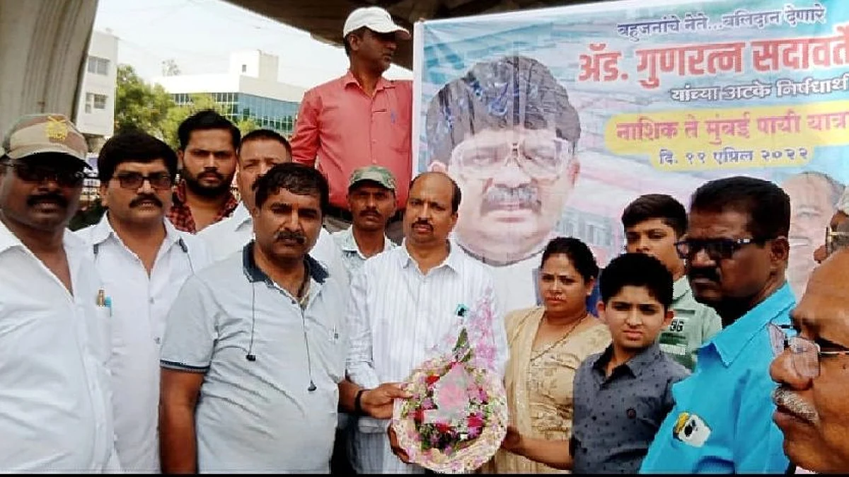 ॲड. सदावर्ते यांच्या समर्थनार्थ अनवाणी पदयात्रा