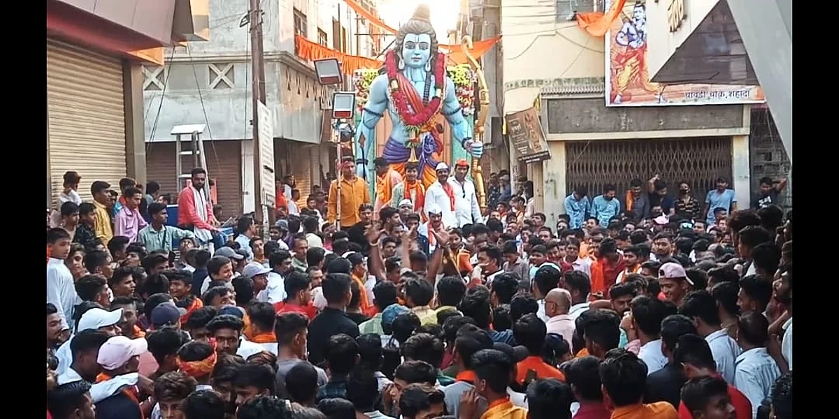वाद्य वाजवण्यावरून श्रीराम जन्मोत्सवाची मिरवणूक पोलीस प्रशासनाने केली स्थगित