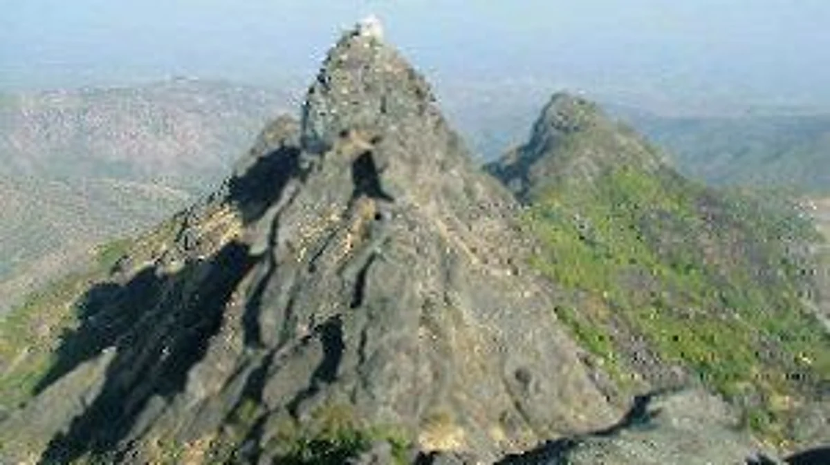 दत्तप्रभूंचे निवासस्थान श्रीक्षेत्र गिरनार पर्वत