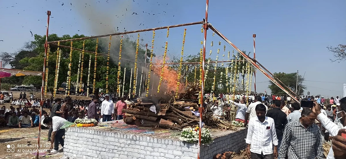 Photo Gallery : एैसे मरण यावे, त्याचा सोहळा व्हावा; याची देही याची डोळा तो अनुभववावा