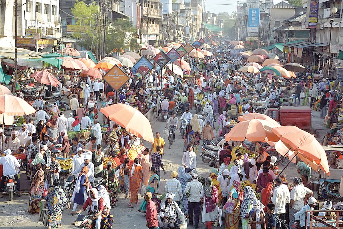 सामाजिक एकात्मतेचा संदेश देणार्या सण- उत्सवांचा आज त्रिवेणी संगम
