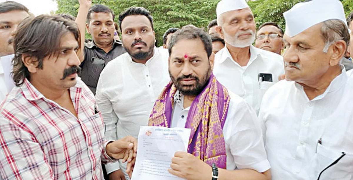 राष्ट्रवादी काँग्रेसतर्फे उर्जामंत्री डॉ. राऊत यांना निवेदन