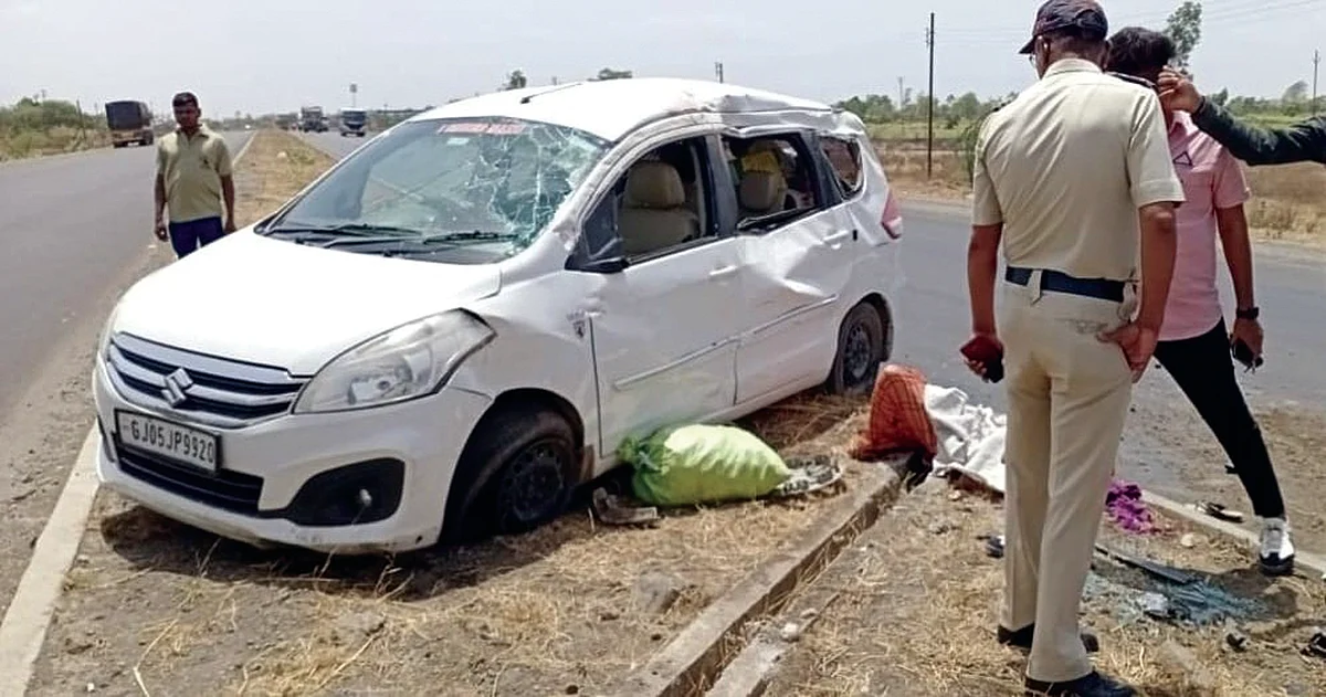 Accident टायर फुटल्याने महामार्गावर अपघात, महिलेचा जागीच मृत्यू, तीन जण जखमी