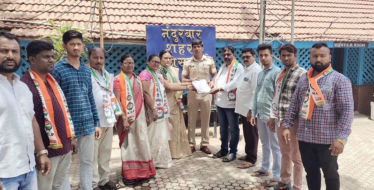 केतकीवर कठोर कारवाई करा