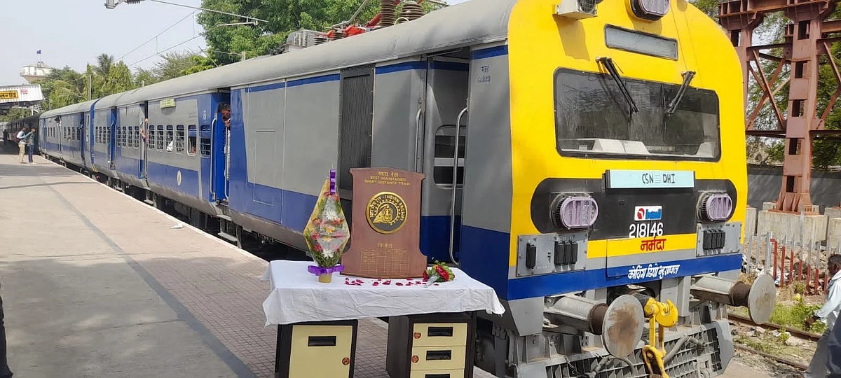 चाळीसगाव-धुळे मेमू ट्रेनला बेस्ट मेन्टेेनन्सचे पारितोषिक