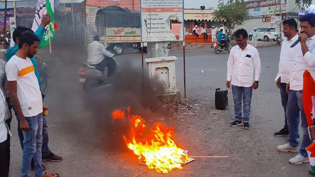 अरविंद केजरीवाल व भगवंत मान यांच्या प्रतिमा जाळून मुसेवाला यांच्या हत्येचा केला निषेध